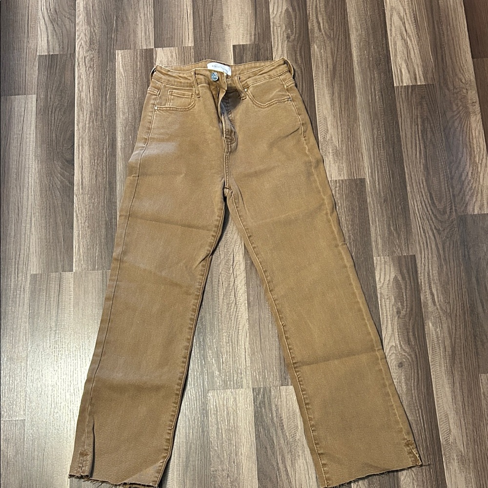 Women's Straight Leg Jeans in Tan